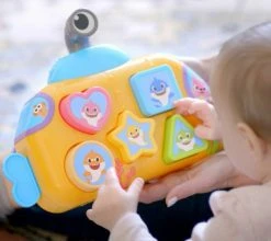 GIOCHI PREZIOSI Baby Shark Μουσικό Υποβρύχιο με Σχήματα (BAH11000) -Winfun Shop 217288 3