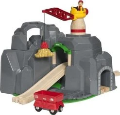 Brio World Βουνο Με Γερανο Και Τουνελ (33889)